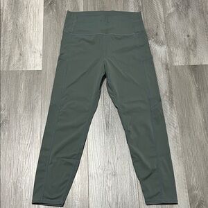 Zyia woman’s leggings with pockets/ size 8-10